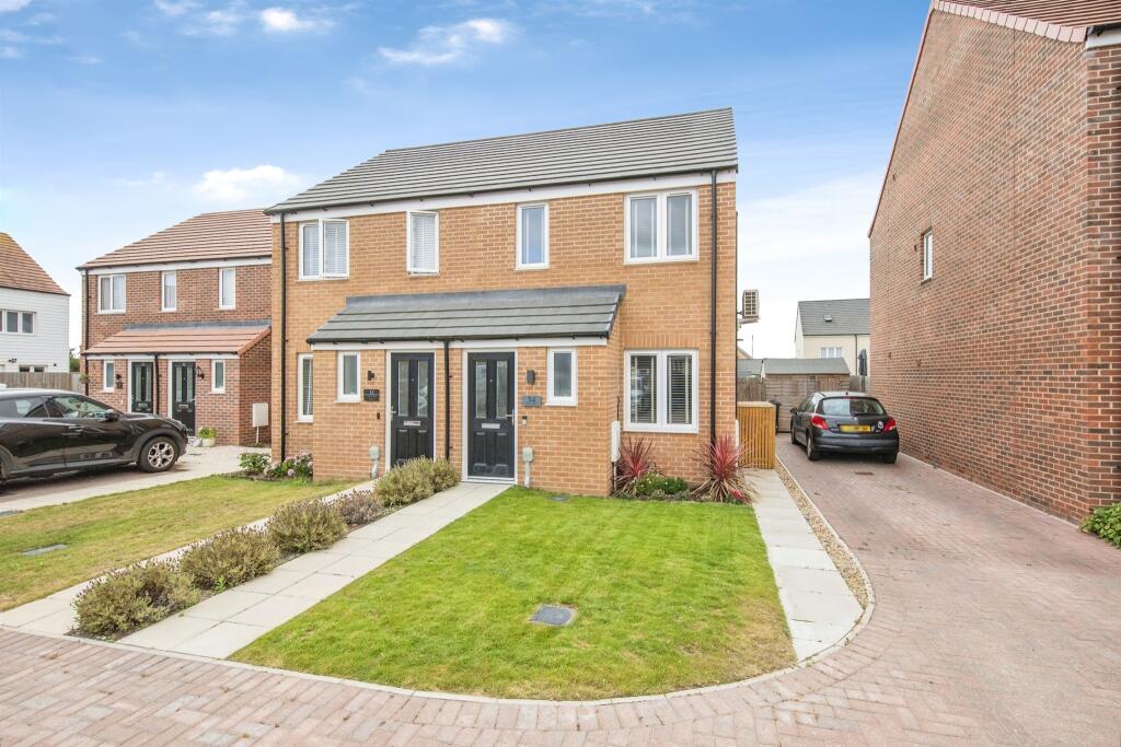 2-bed semi-detached on Tellin Way, Clacton-On-Sea, £250,000