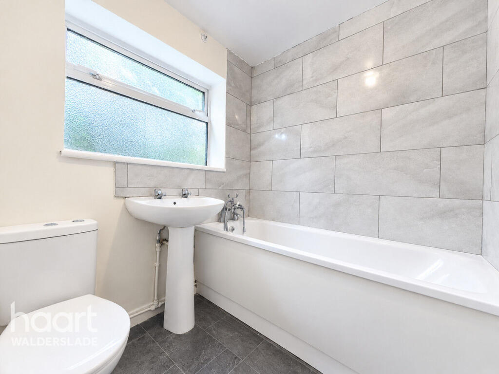 House in Chatham, Luton - More