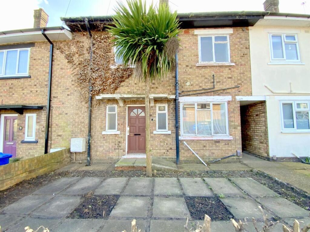 2-bed terraced on George Street, Cleethorpes, £82,000