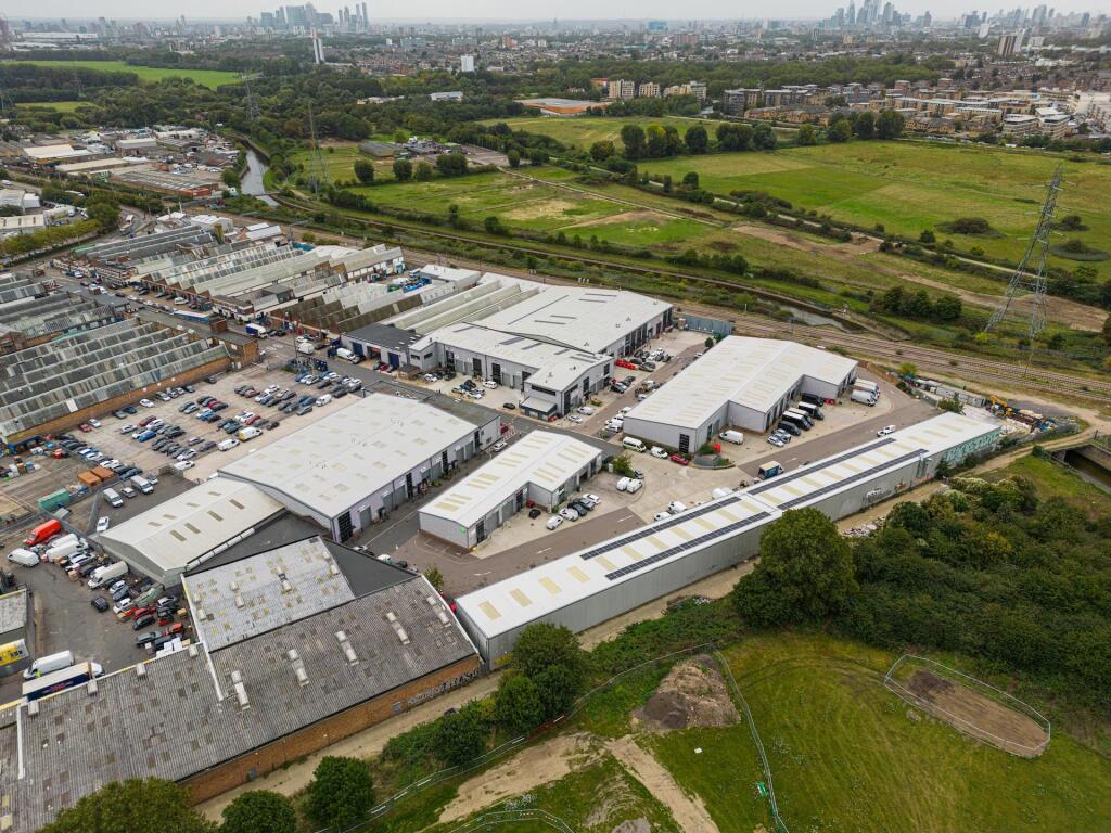 cap_ind_leyton_drone_005