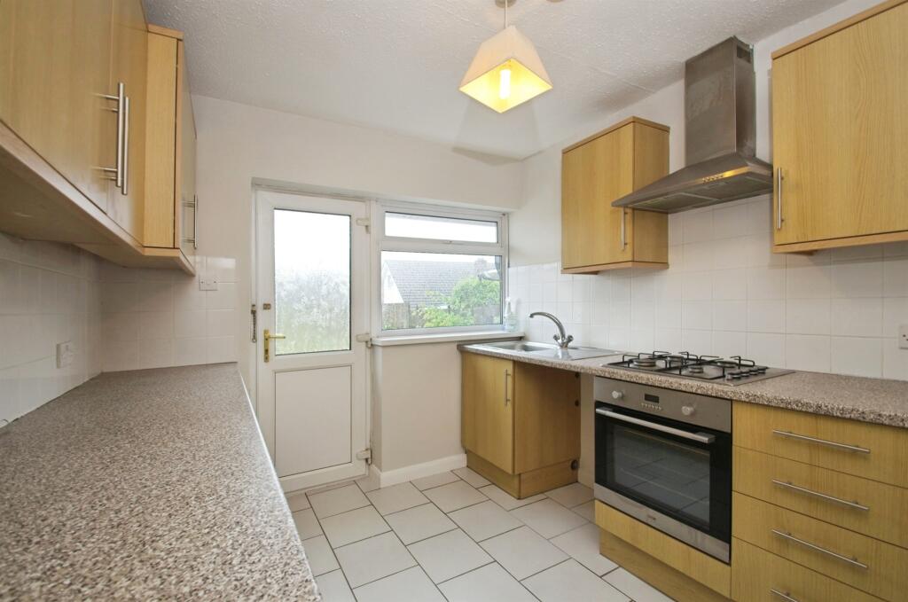 Lindsay Close, Pencoed, Bridgend photo 4