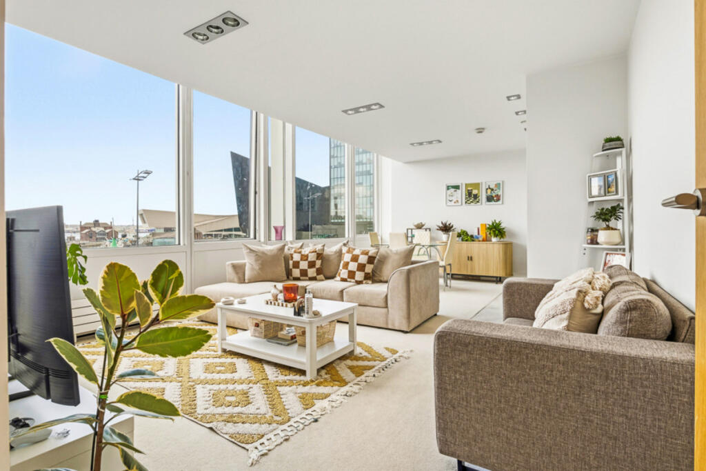 Apartment in Liverpool, Waterfront, Vauxhall - View 3