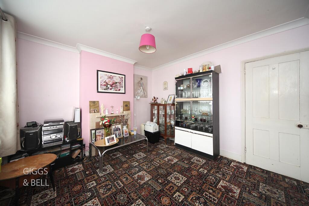 Bury Park Road, Luton, Bedfordshire, LU1 1HD photo 3