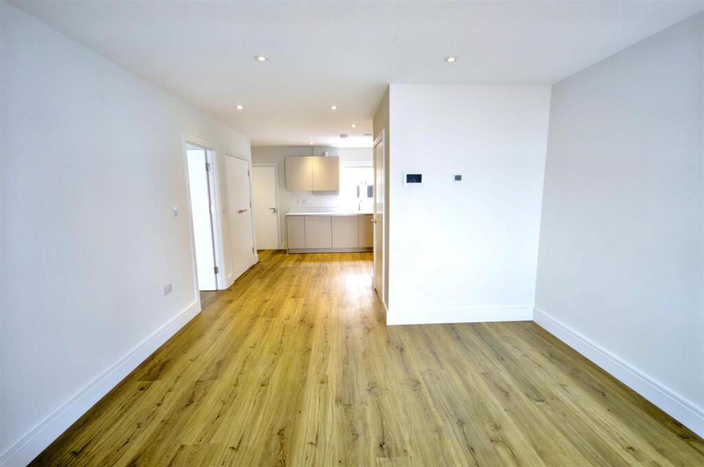 Apartment in Warwick, Lillington, Royal Leamington Spa - View 4