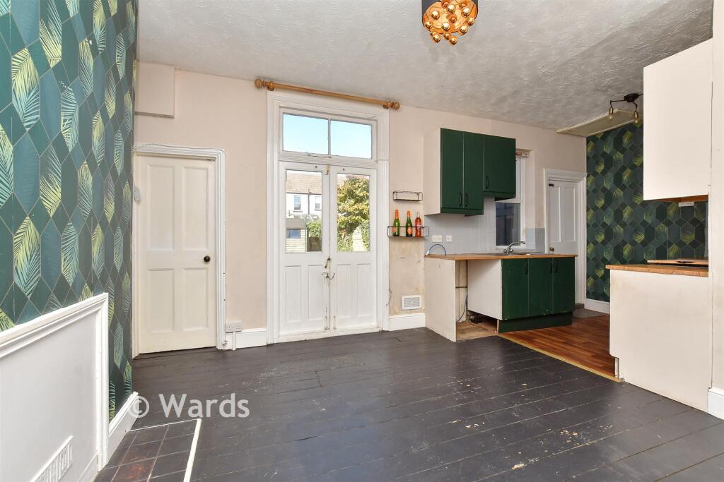 House in Gillingham, Twydall - View 5
