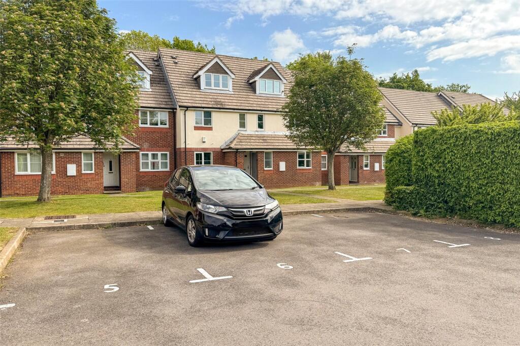 Derwent Close, Little Chalfont, Buckinghamshire, HP7 - View 6