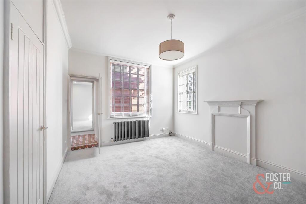 Apartment in Hove, Brunswick - View 4