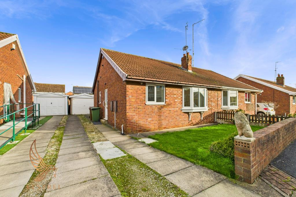 2-bed semi-detached on Wren Croft, Pontefract, £180,000