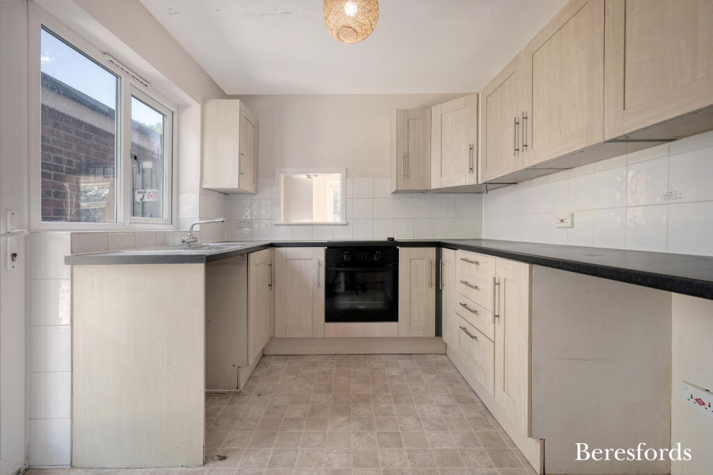 Aylsham Lane, Romford, RM3 photo 3
