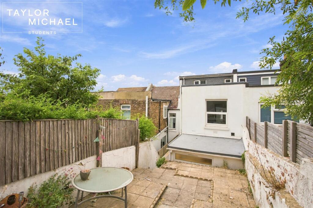 6 bedroom terraced house for rent