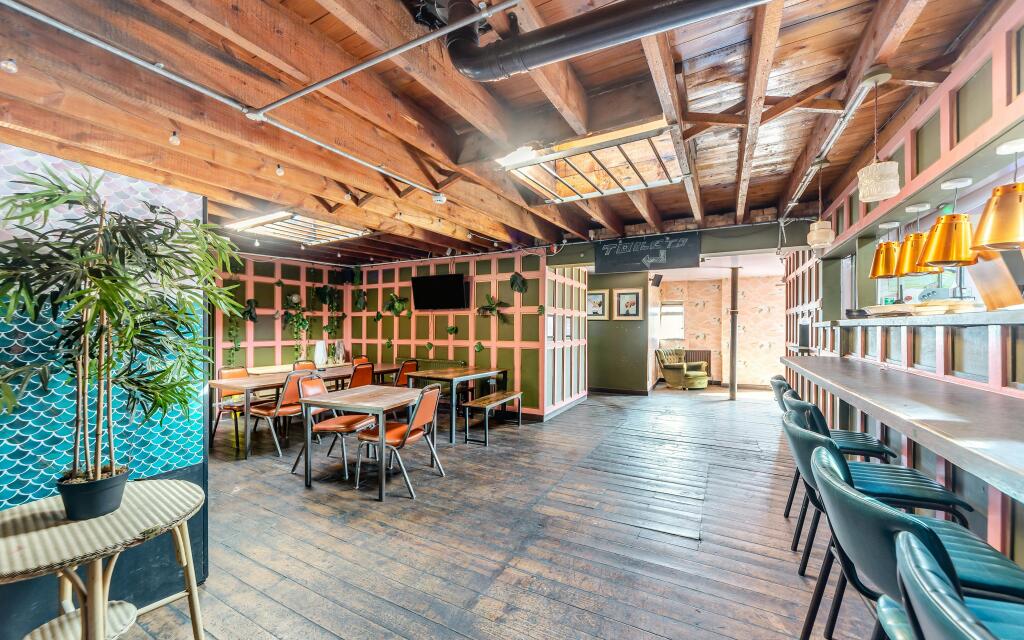 8689817-interior24.jpg