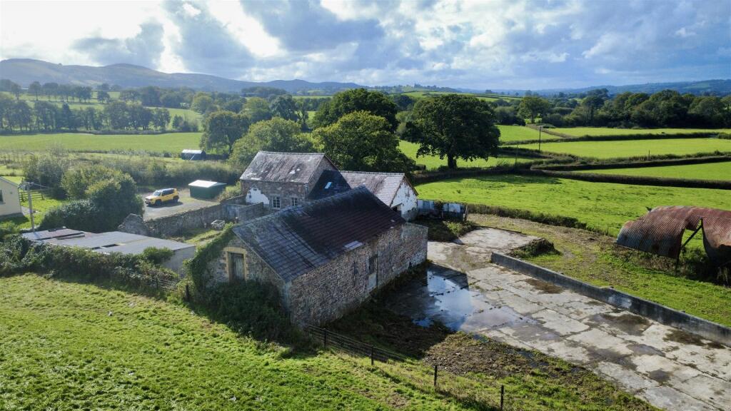 Towy Valley, Close to Llangadog - More