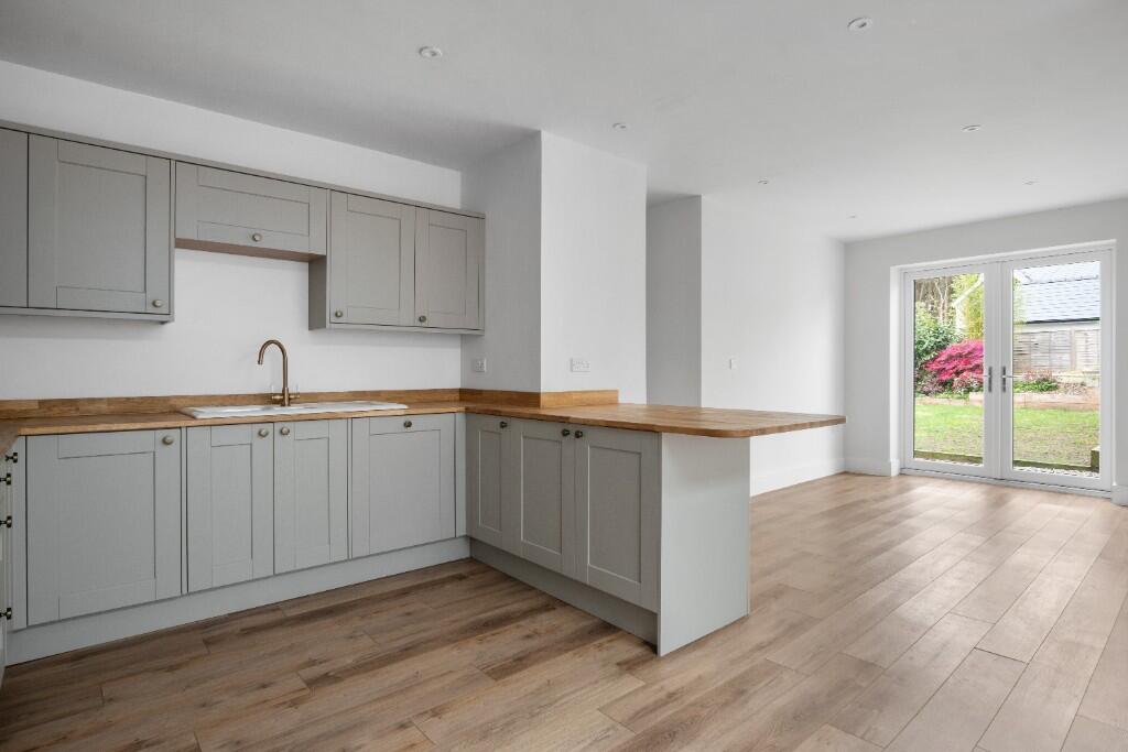 Christchurch Road, Ferndown, Dorset, BH22 photo 4