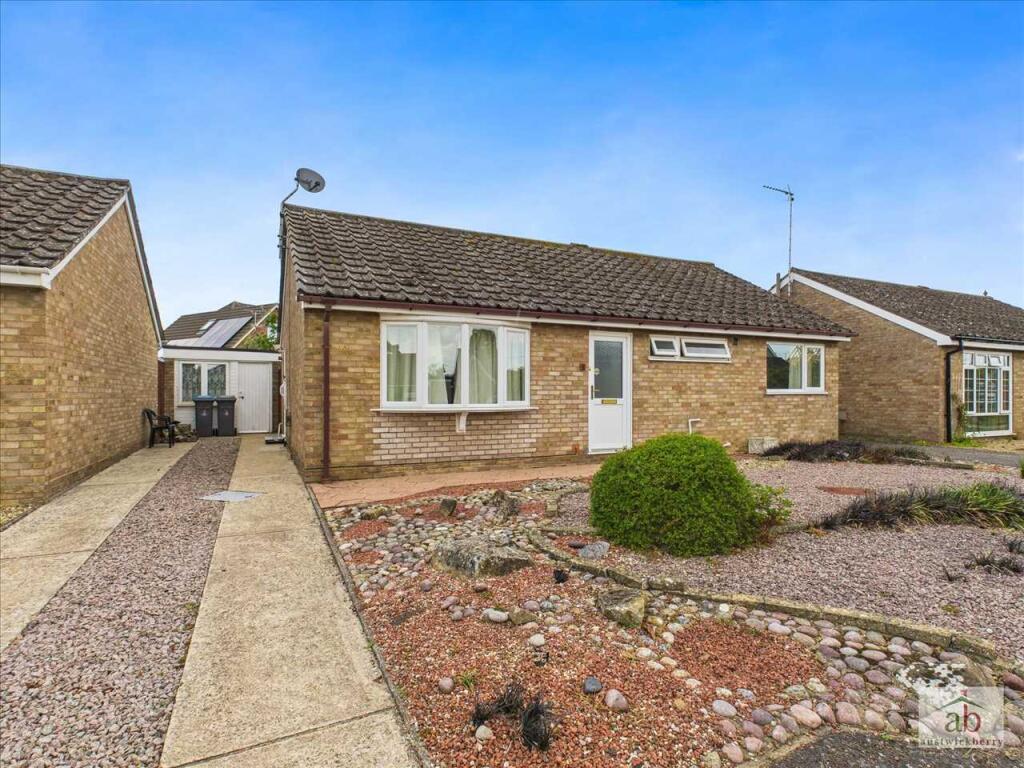 3-bed bungalow on Grange Close, Kesgrave, £325,000
