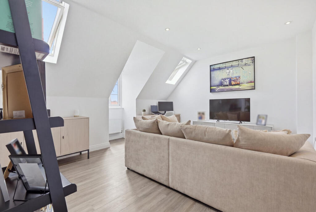 Apartment in Southend-on-Sea, Essex - View 5