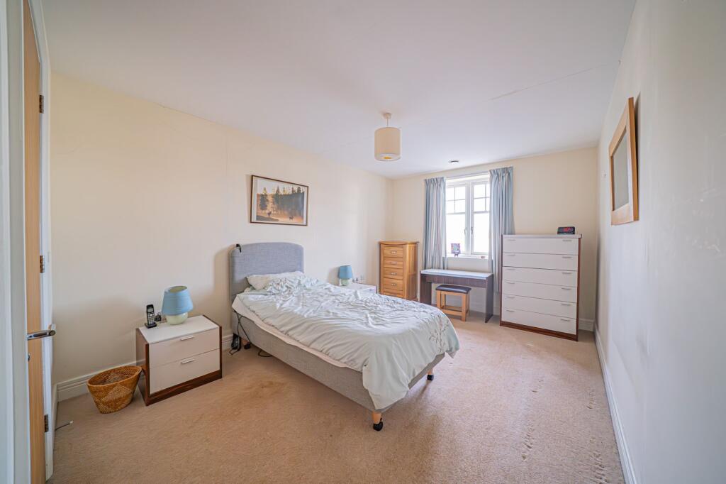 Additional image 7 of High Street, Knowle, B93