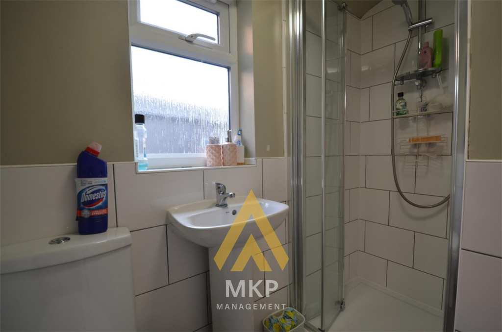 5 bedroom terraced house for rent