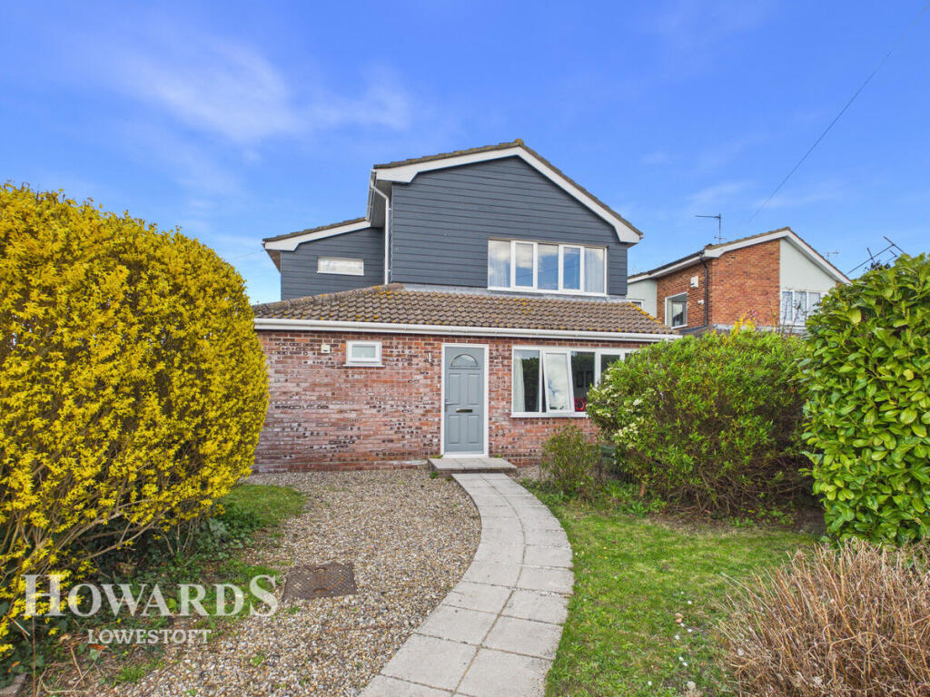 4-bed detached on Orchard Close, Blundeston, £390,000