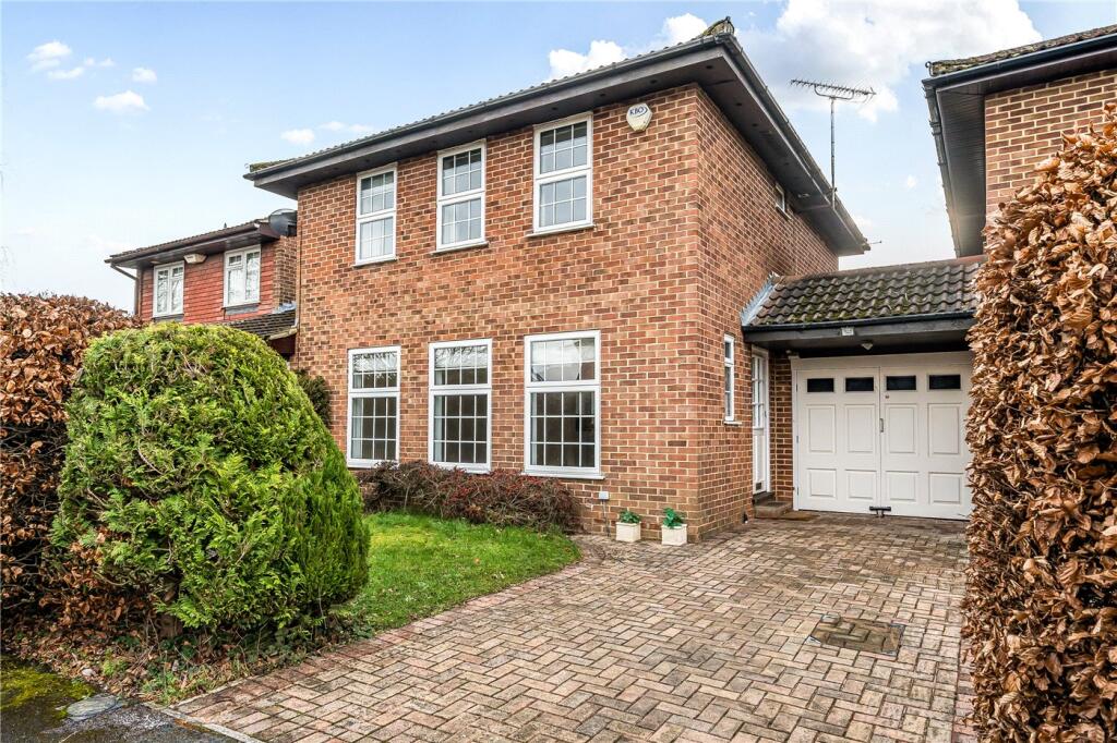 Main image of property: Glorney Mead, Farnham, Surrey, GU9