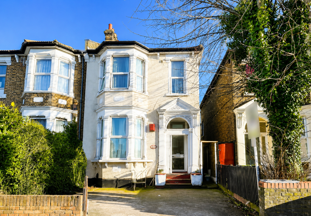 Main image of property: Flat 10, 161 J, Hither Green Lane, Lewisham, London, SE13 6QF
