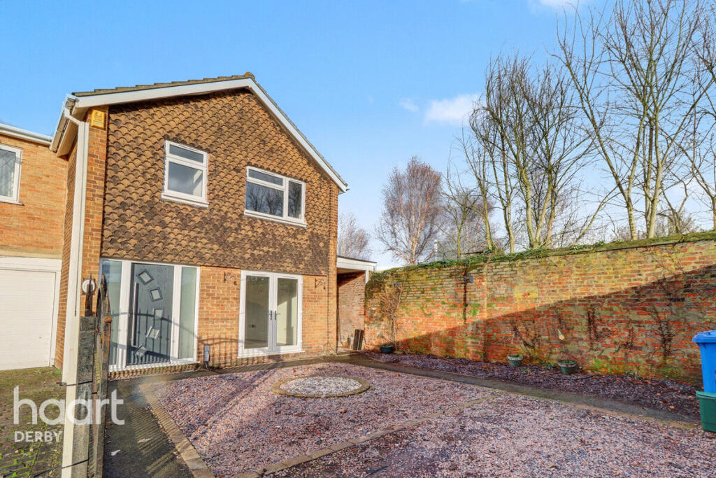 3-bed detached on Ingle Close, Spondon, £300,000