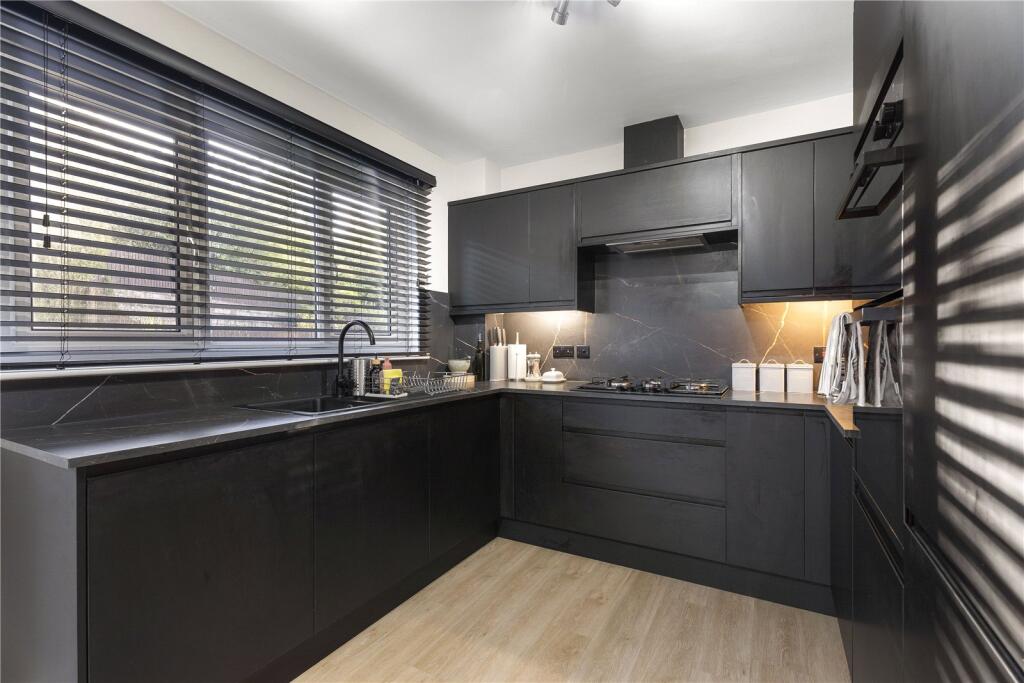 House in Dunfermline, Masterton - View 5