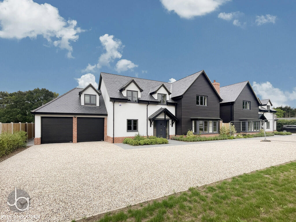 5-bed detached on Turnpike Close, Ardleigh, £800,000