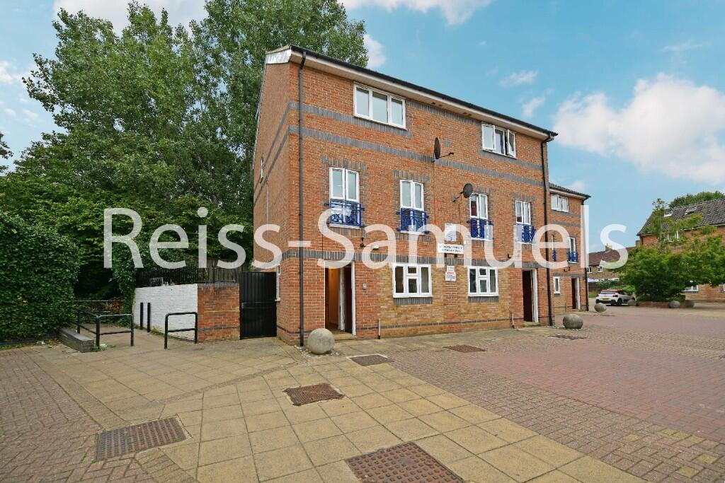 5 bedroom semi-detached house for rent