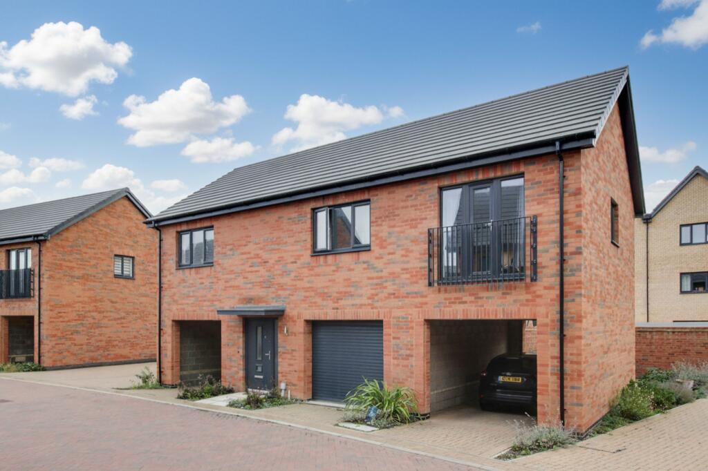 House in Huntingdonshire, Loves Farm, St Neots
