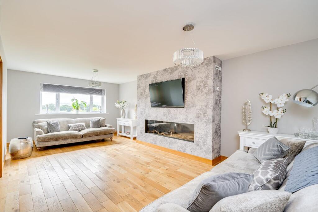 House in Bradford, Baildon - View 4