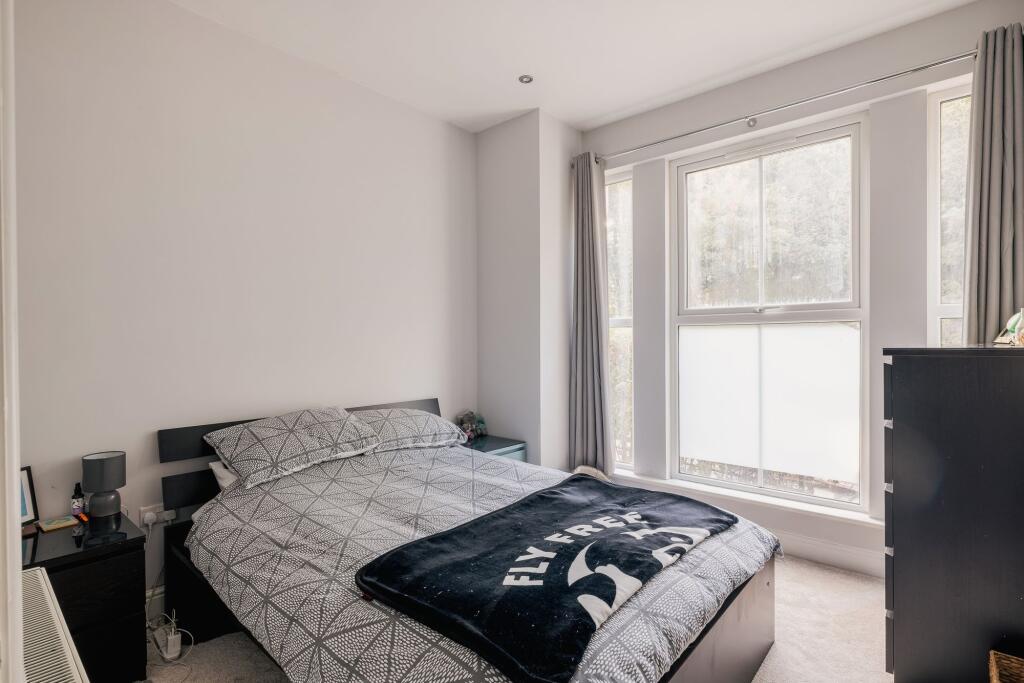 Apartment in Redhill - View 4