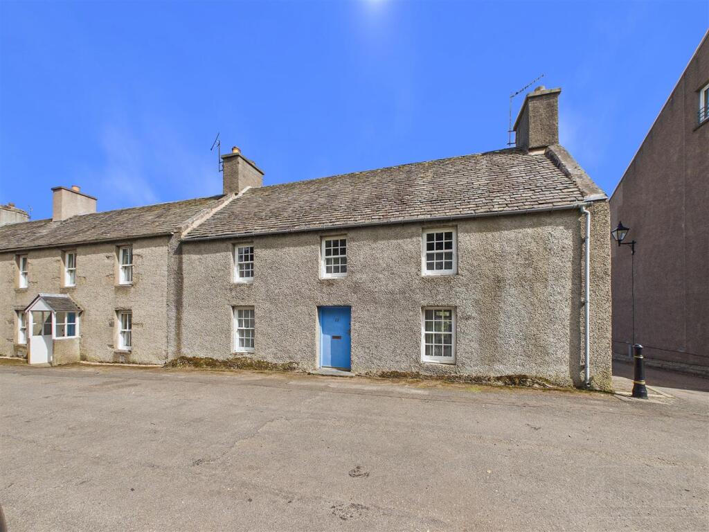 Main image of property: 22 The Square, Grantown on Spey