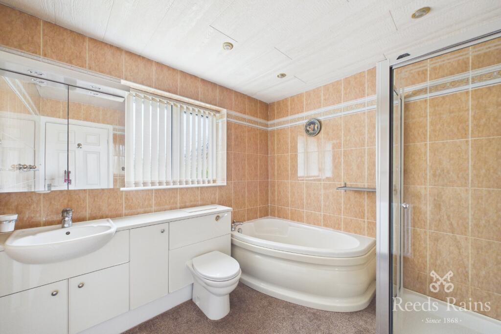 House in Wakefield - View 4