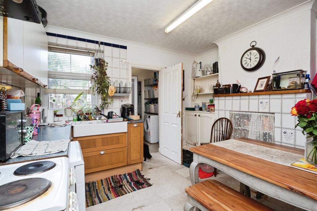 House in Tunbridge Wells, Southborough - View 2