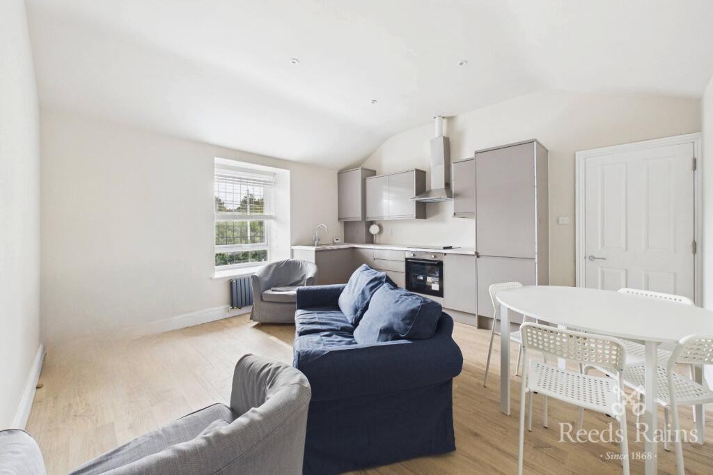 Apartment in Sheffield, Owlerton, Hillsborough - View 2