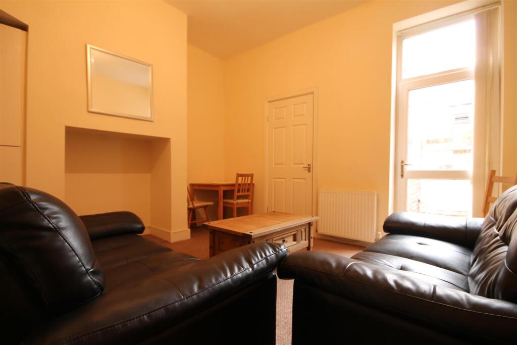 Apartment in Newcastle upon Tyne - View 4