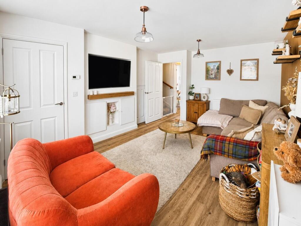 House in Northamptonshire NN6, Earls Barton - View 5