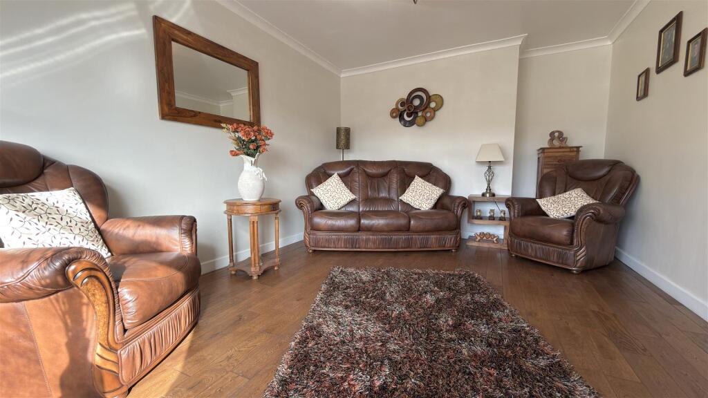 Fairfield Close, Cwmbach photo 2