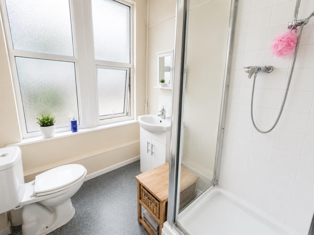 1 bedroom house share for rent
