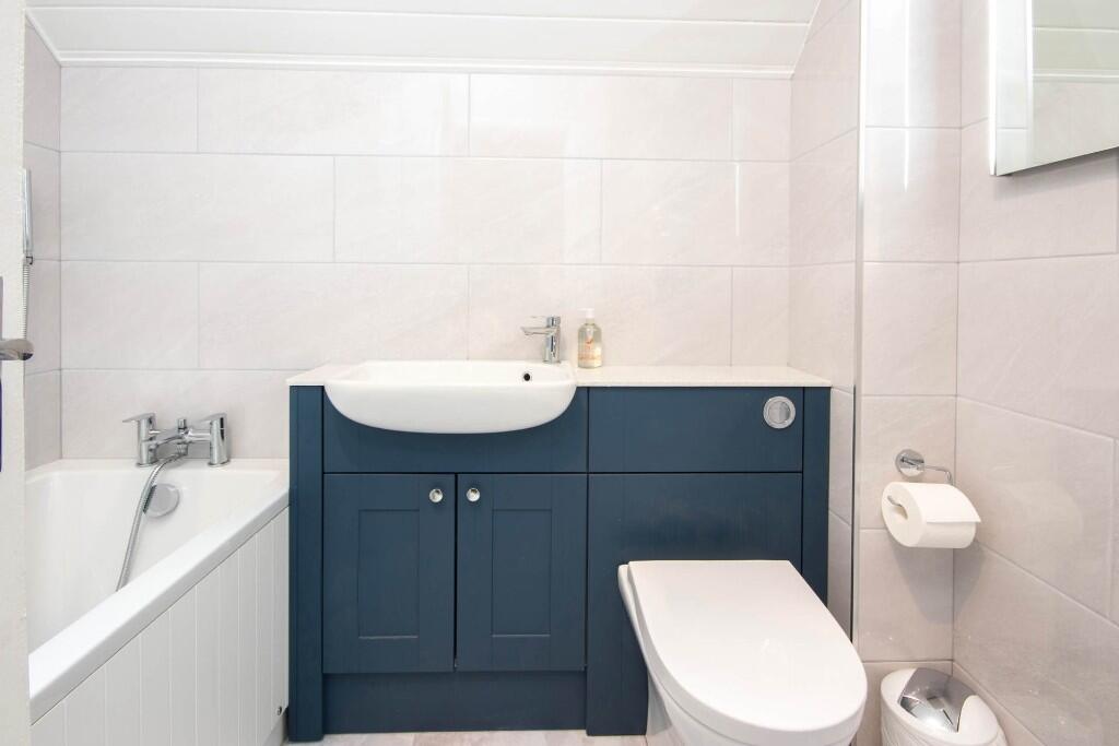 House in Gloucester - View 5