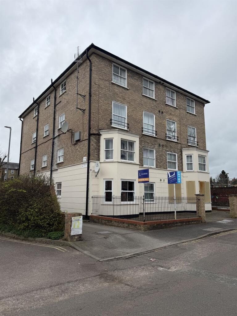 Main image of property: The Avenue, Bedford