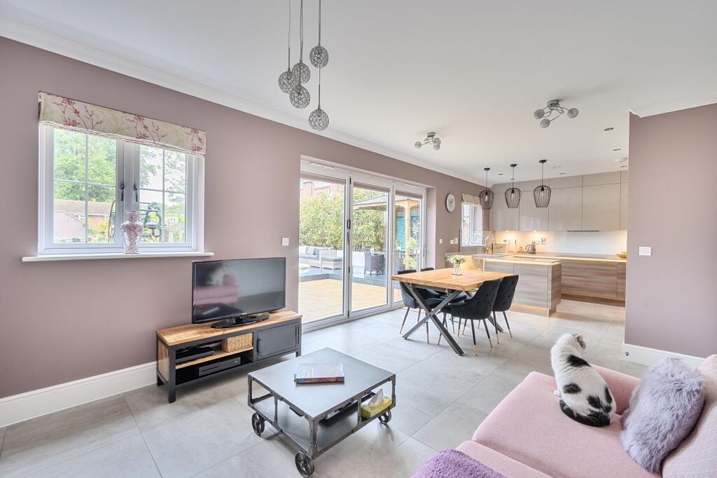 Boxford Close, South Croydon, CR2 photo 3