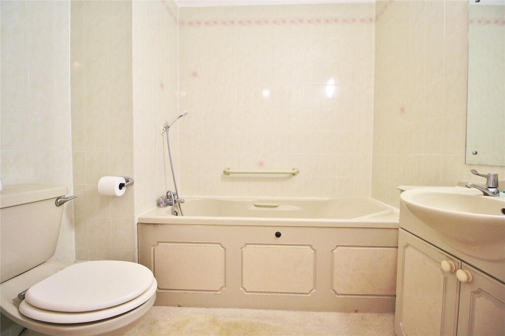 Apartment in Worthing, West Sussex - View 4
