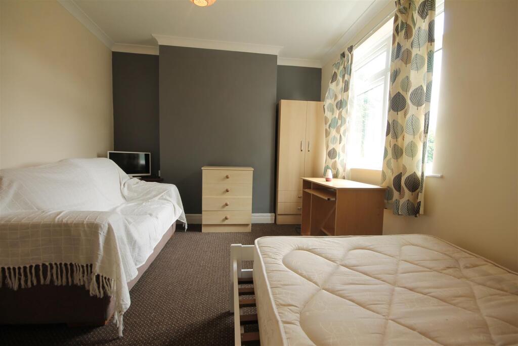 3 bedroom semi-detached house for rent