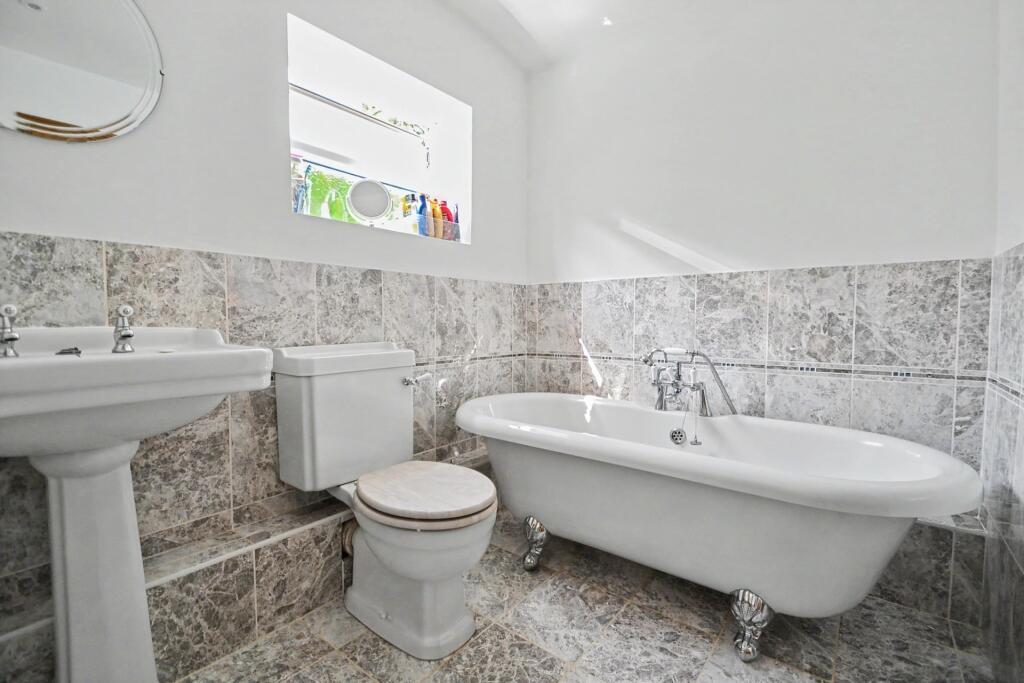 House in Southampton - View 5