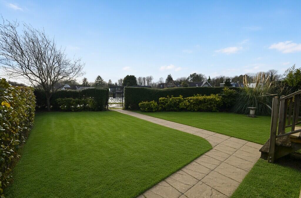 House in Spelthorne, Surrey - View 5