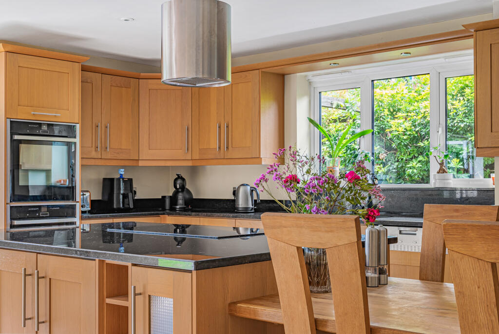 Huron Drive, Liphook, Hampshire photo 4