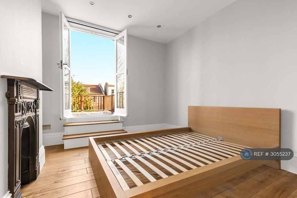 Apartment in London - More