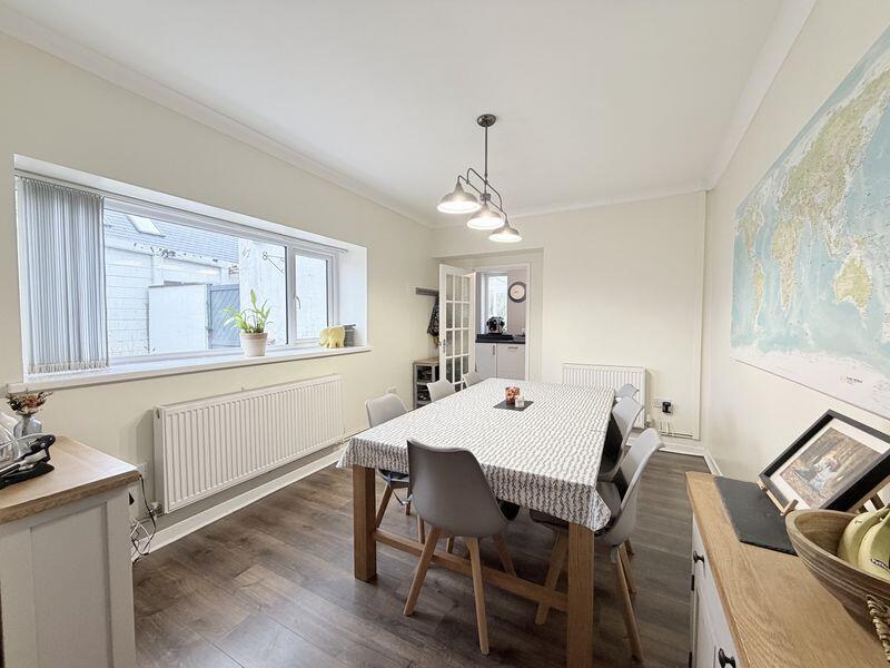 Park Crescent, Abergavenny photo 4