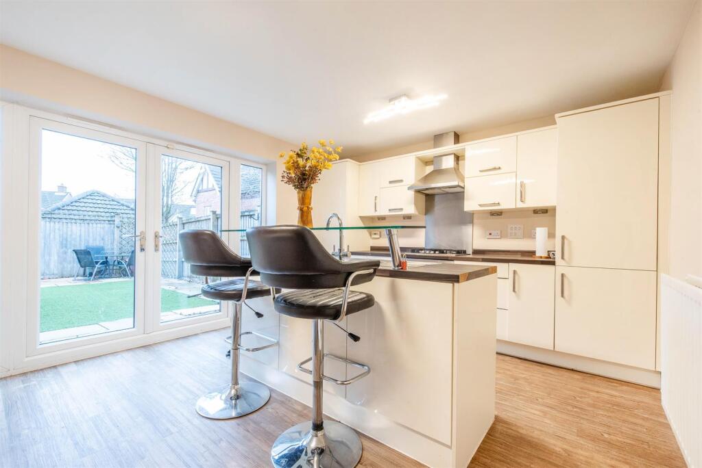 Duxbury Manor Way, Chorley photo 2